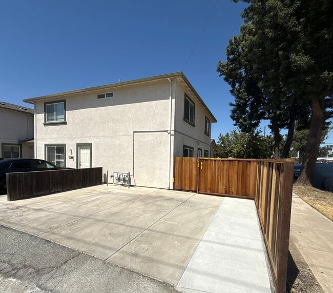 Building Photo - 253-255 F St Unit 255 F St. #A