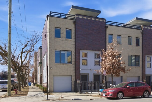 Building Photo - 448 N Carpenter St