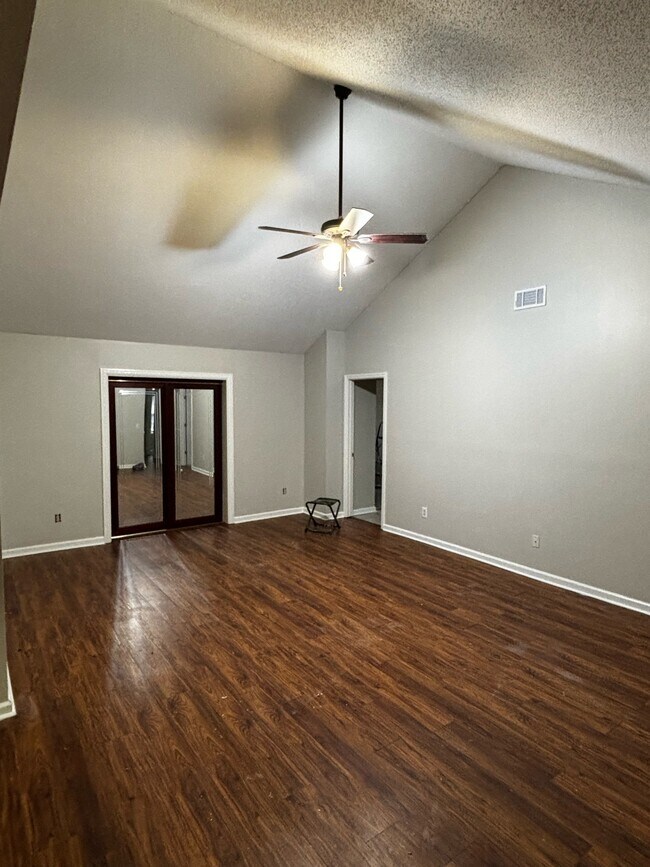 Photo - 867 Birchwood Ln