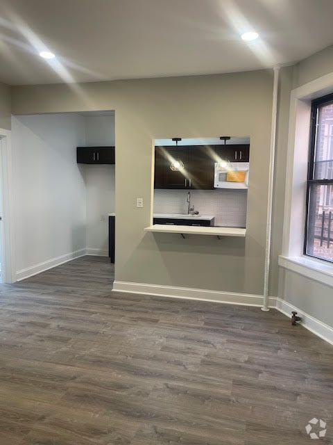 Building Photo - 1443 White Plains Rd Rental
