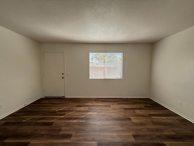 Photo - S12000 Unidad A