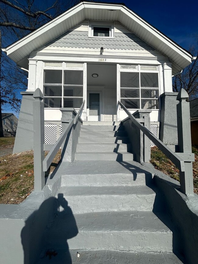 Building Photo - Amazing 2 bedroom with large bonus room for rent in Asbury Park!