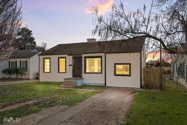 Photo - 2400 Broadway Dr