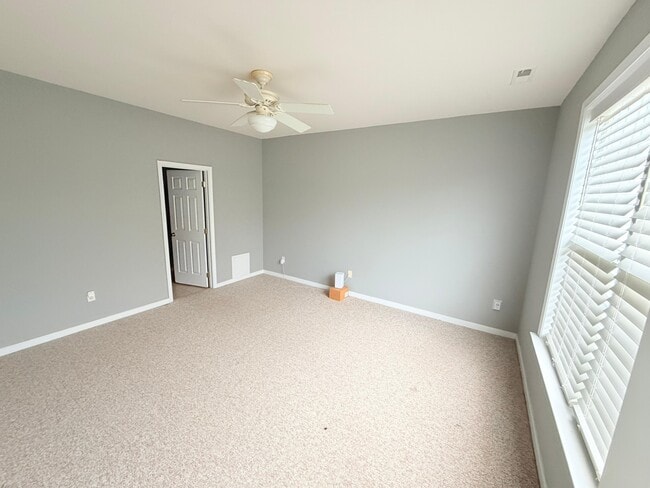 Photo - 850 Parkland Pl