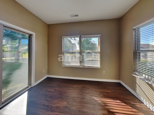 Photo - 11723 Rossmore Dr