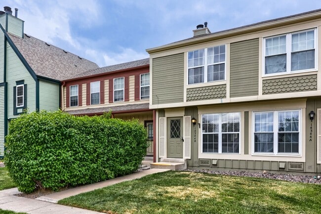 Building Photo - Modern Living in Aurora – Fully Updated 2BR Townhome with Reserved Parking and Pool!