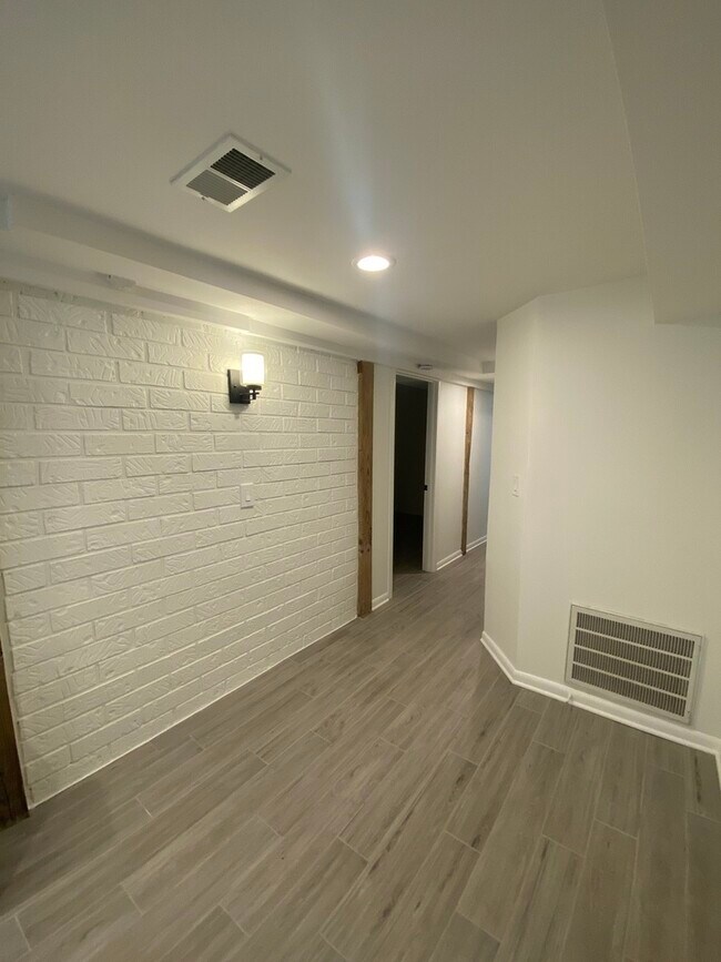 Photo - 2925 N Sacramento Ave
