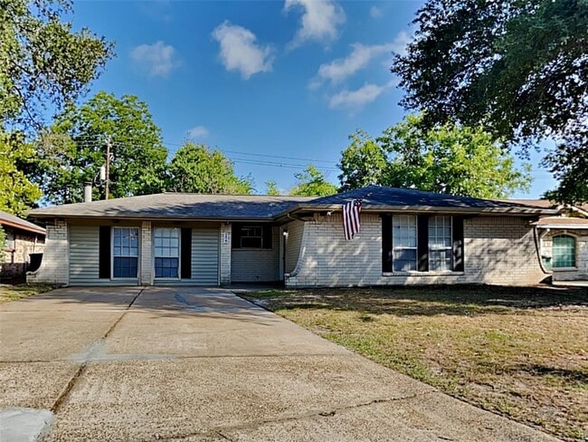 Photo - 6422 French Chateau Dr