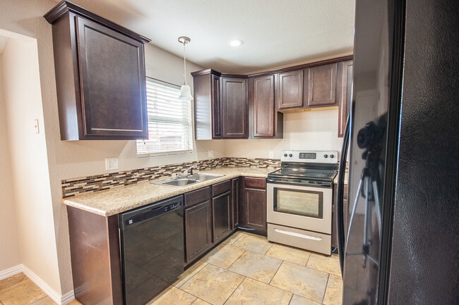 Photo - 2912 Vohs Pl