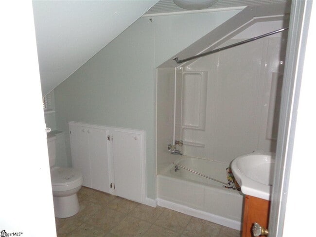 Photo - 260 E Greer St