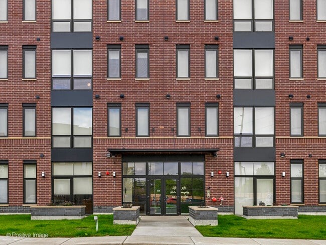 Photo - 2811 N Thatcher Ave Unit 304