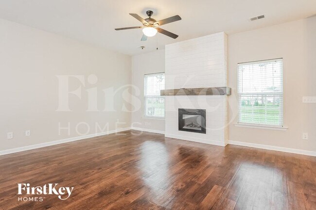 Photo - 732 Redbud Ln