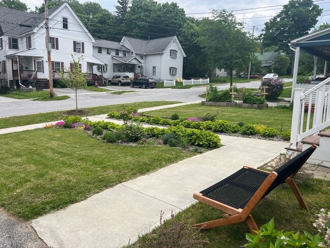 Photo - Beautiful Two Bedroom Single Family in the...