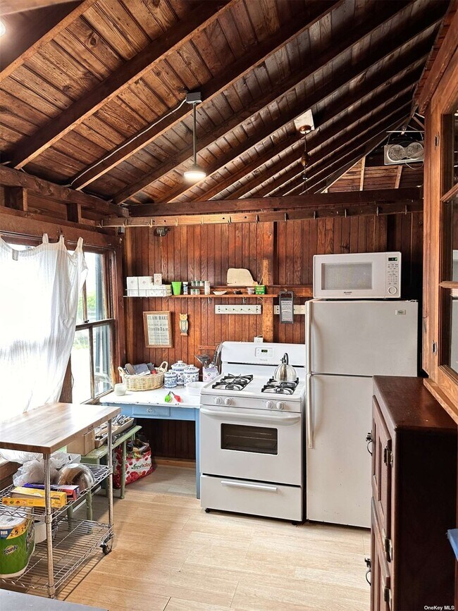 315 Wilmot Rd House House Rental in Ocean Beach, NY