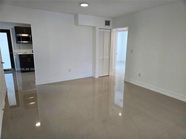 Photo - 323 SW 31st Ct Unidad 1