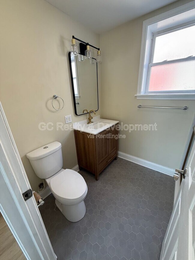 Photo - 4652 N St Louis Ave Unit 3E