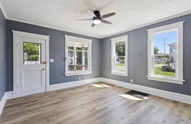 Photo - 1115 Laurel Ave Unit 1115