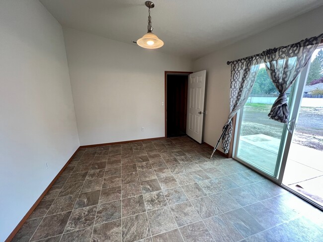 Photo - 293 Sowell Dr