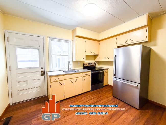 Building Photo - 36 Maple Ave Unit 2