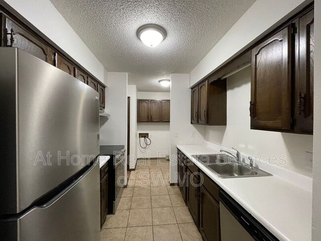 Photo - 3356 E Whiteside St