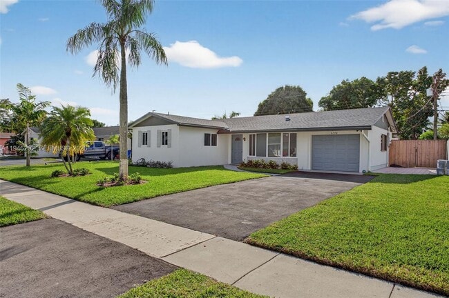 Building Photo - 6720 NW 6th Ct