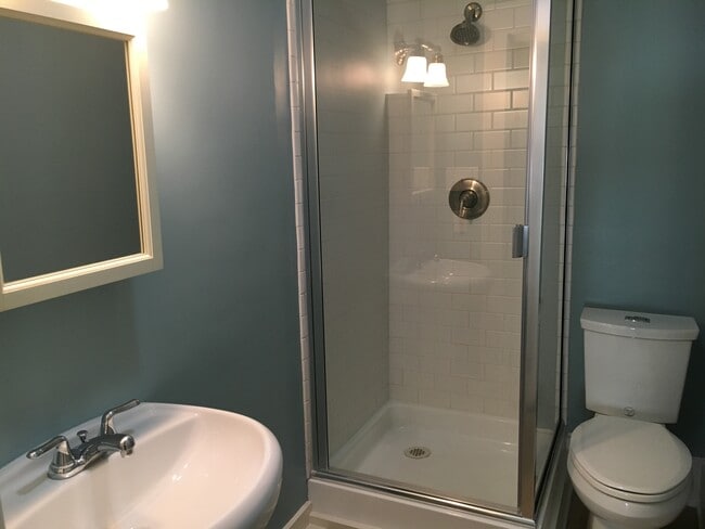 Baño - 4743 N Albina Ave Unidad B