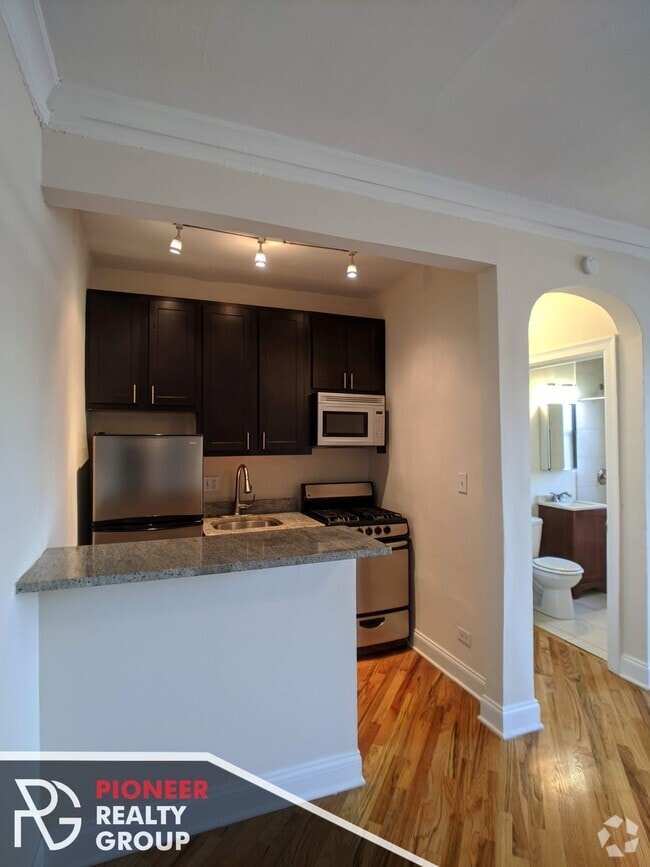 Building Photo - 4616 N Paulina St Unit 411 Rental