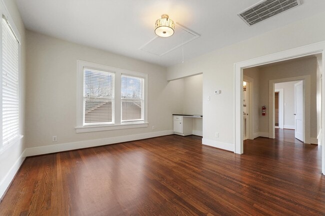 Photo - 1135 W Gray St Unit 4