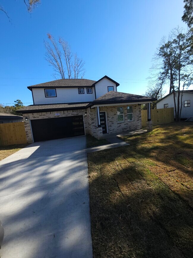 Photo - 107 Booker St