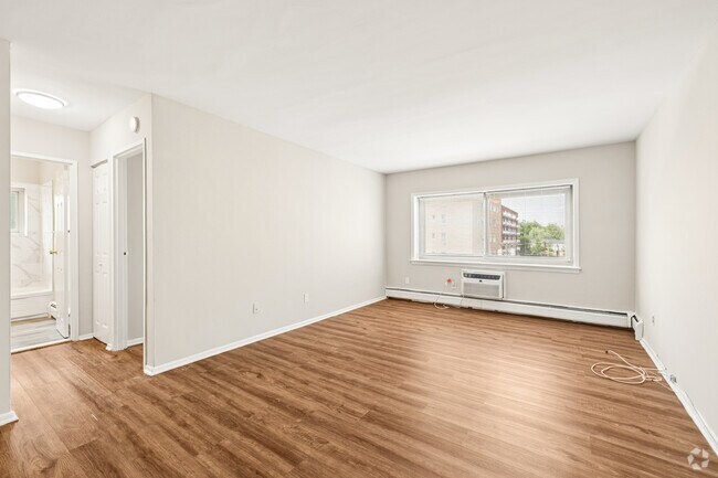 1BR, 1BA - 638SF - Living Room