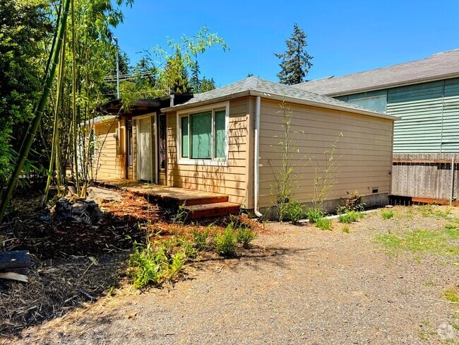 Building Photo - 3 Bedroom, 1 Bathroom S. Eugene Home