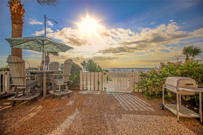 Building Photo - 8316 Seawall Blvd Rental