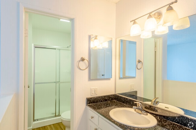 2 BR, 2 BA - 1045 SF