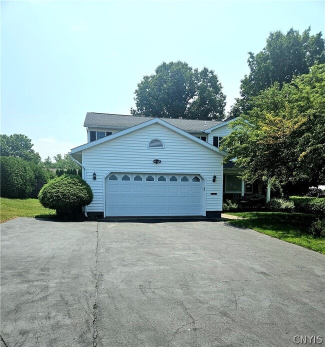 2002 Tamarack St
