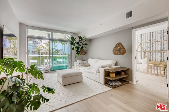 Photo - 13700 Marina Pointe Dr Unit 531