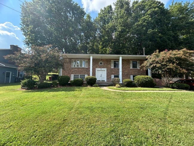 Large 4 bedroom 3 bathroom house in the he... - Large 4 bedroom 3 bathroom house in the he...