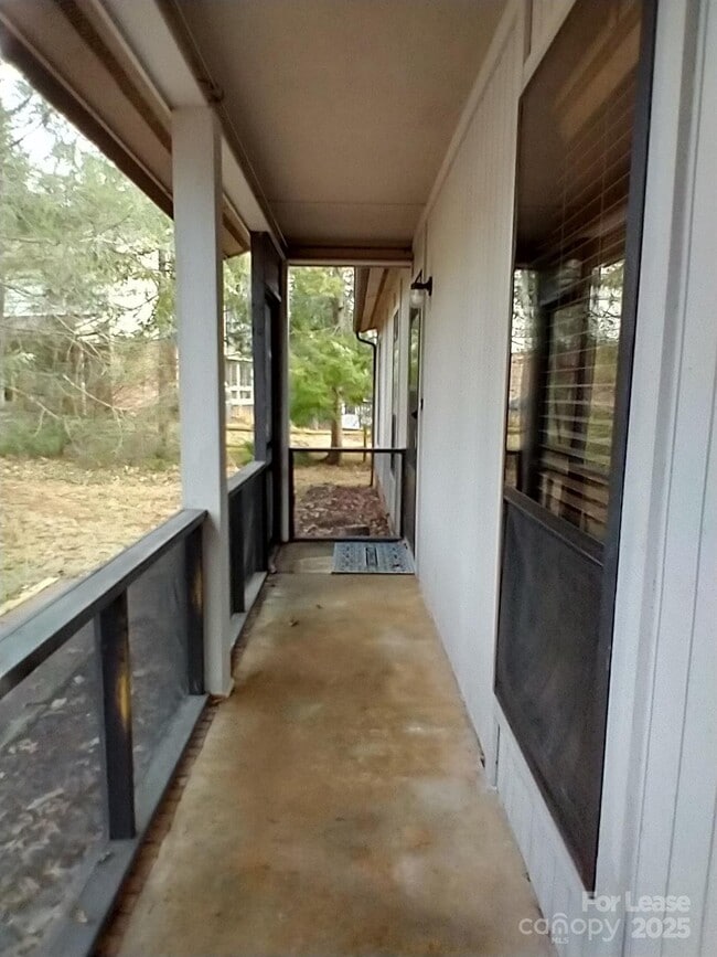 Photo - 335 Heather Ct