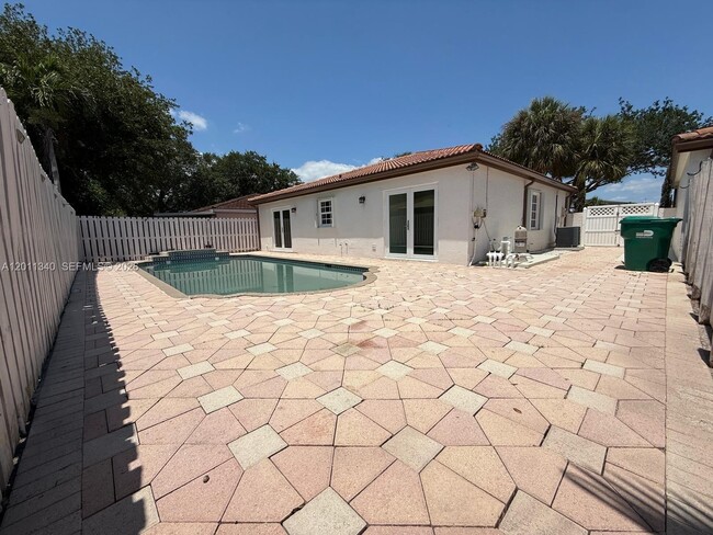 Photo - 9130 NW 193rd St
