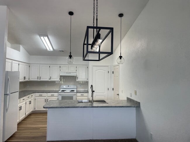 Photo - Great 3 bedroom, 2 bathroom home in Hurricane!!