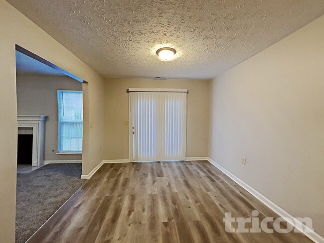 Photo - 910 Claiborne Ln