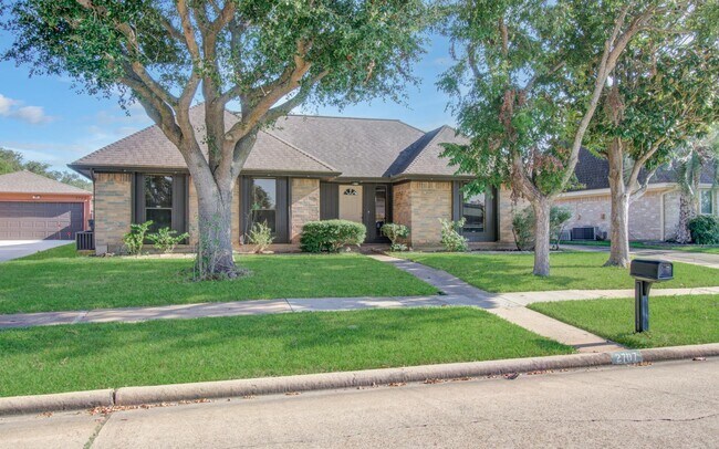 Photo - 2707 Planters St