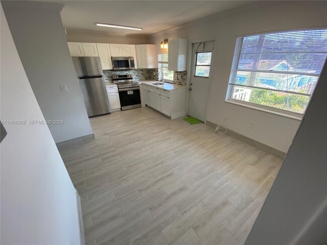 Building Photo - 3019 SW 68th Terrace Unit 6