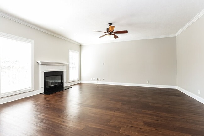 Photo - 2467 Oak Hill Dr