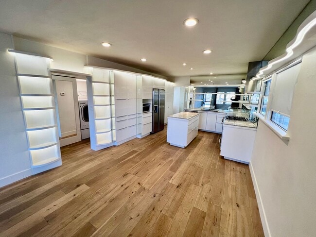 Photo - 1072F-A/B-PGPM-T/L-CS Unit 1072F-B-PGPM-T/L-CS