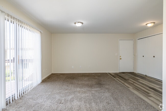 2BR, 1BA - 900SF - Type B Upgraded - Living Room