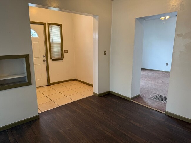 Photo - Hewitt,S.85 Unit Apt 1