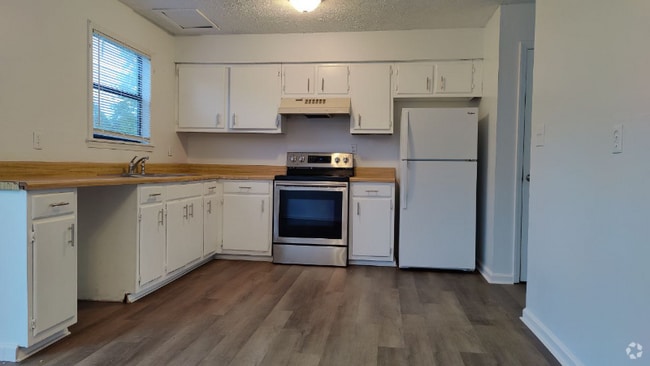 Building Photo - 401 Duke St Rental