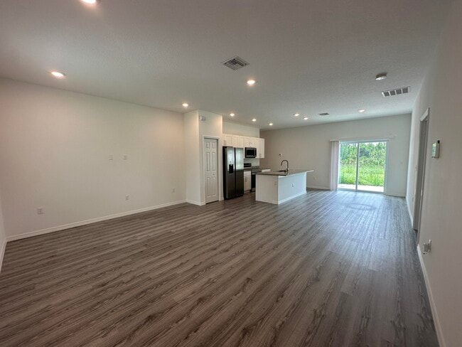 Photo - 466 Tobias St