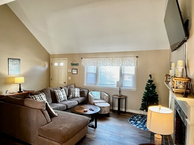 Photo - 94 Cottonwood Ln