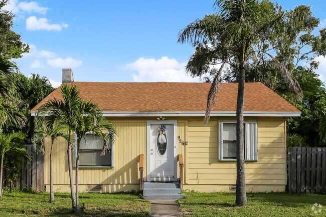 Building Photo - 926 13th Ave N Rental